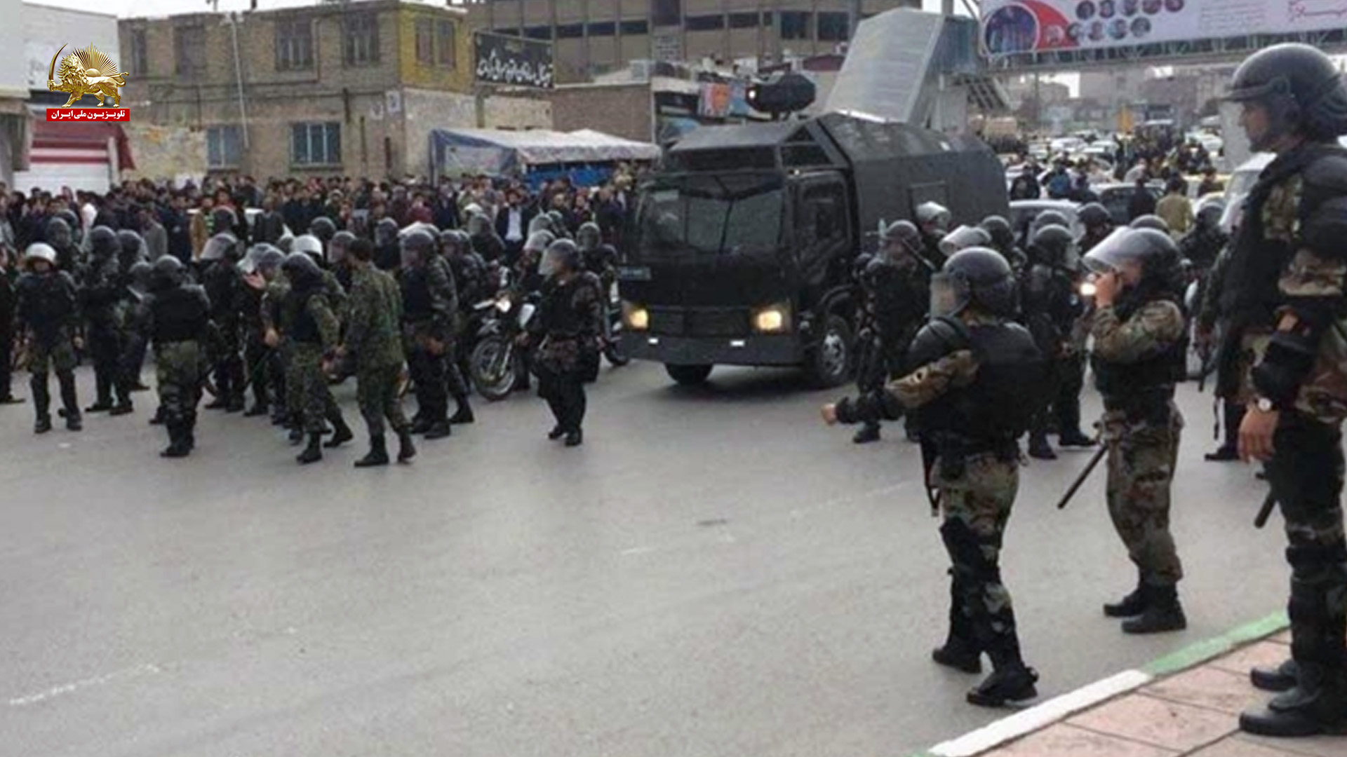 درخواست عضو مجلس ارتجاع از وزارت دفاع برای افزایش تجهیزات نیروی سرکوبگر انتظامی